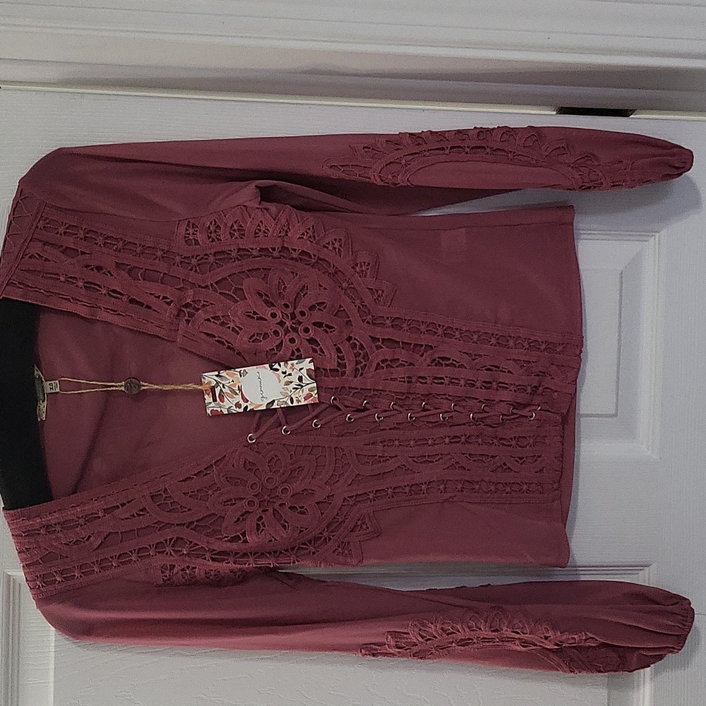 Gimmicks top from Buckle